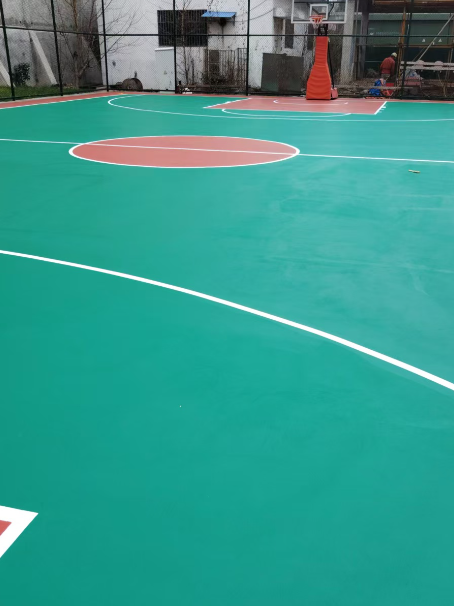 广元 球场长期使用易出现地面开裂